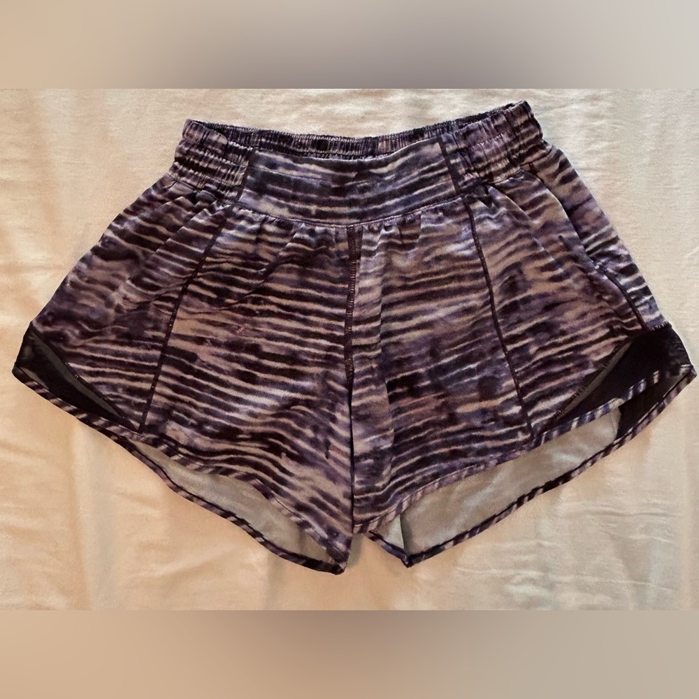 EUC LULULEMON HOTTY HOTTY 2” SHORTS